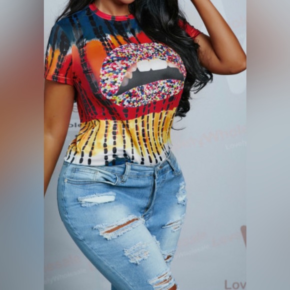 💋 Multi-Color W/Black Dotted Stripes Going👇🏼Lips W/Sprinkles All Over Shirt - Picture 8 of 12